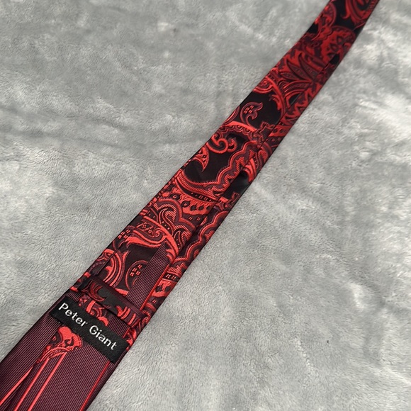 Peter Giant Tie - Picture 3 of 4